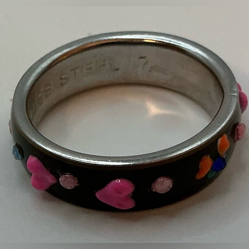 STAINLESS STEEL BLACK PINK ENAMEL HEART PATTERN RING SIZE 6 3/4 VALENTINES